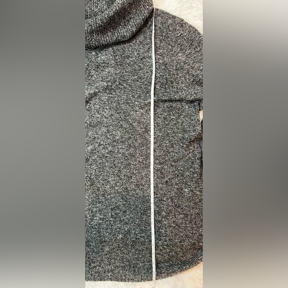 Tahari Womens Sweater Gray Long Sleeve Turtleneck Knit Pullover Polyester - Picture 4 of 8